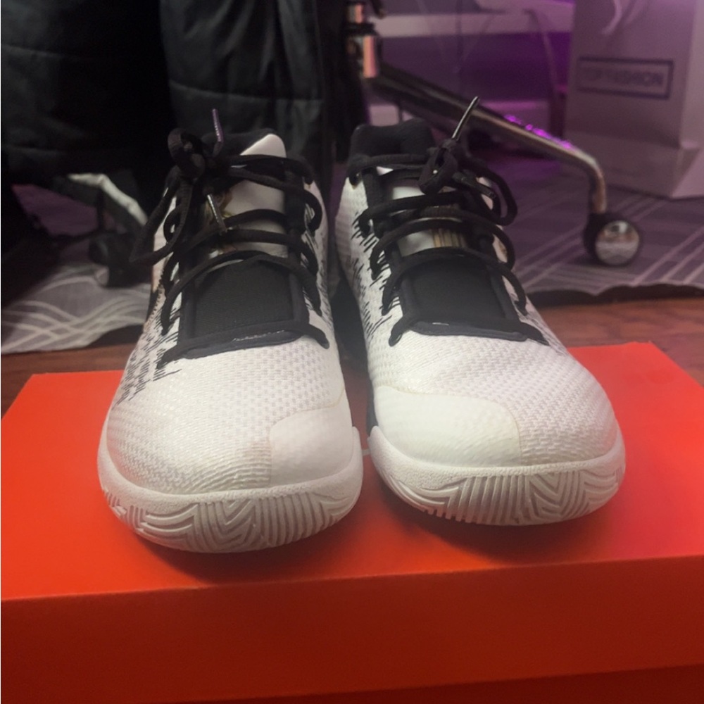 Nike Kyrie Flytrap 2 - image 4